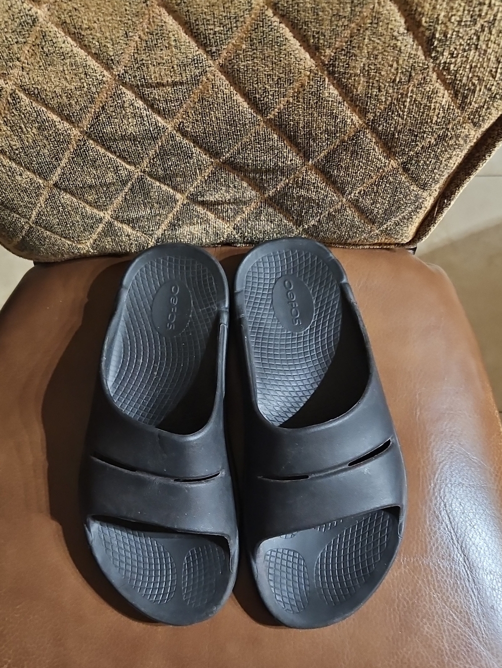 OOFOS OOahh Recovery Slip On Slides Sandals Shoes Black - Picture 2 of 5